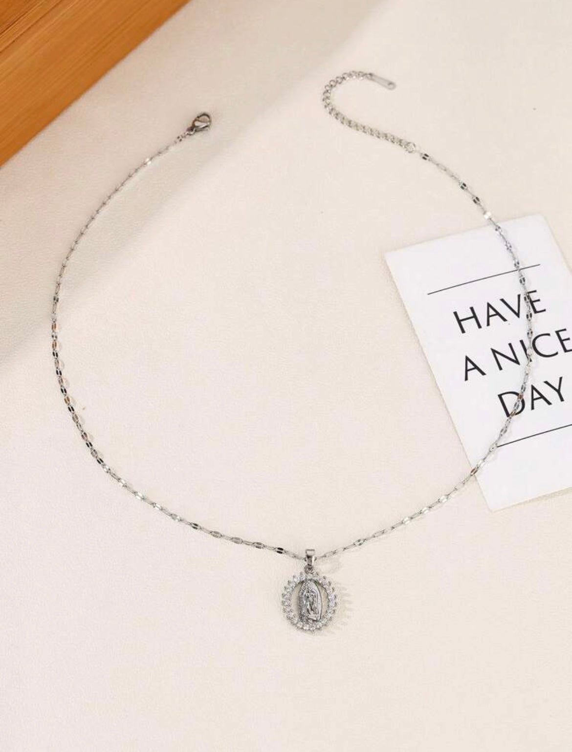Collar La Virgen