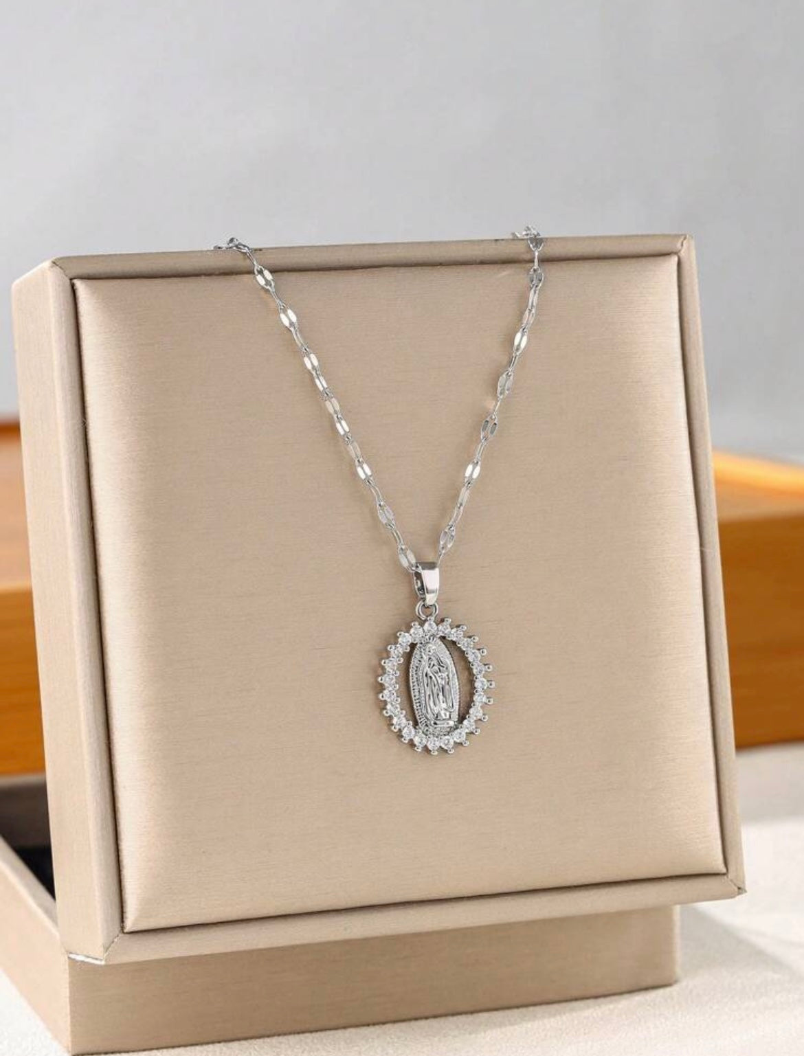 Collar La Virgen